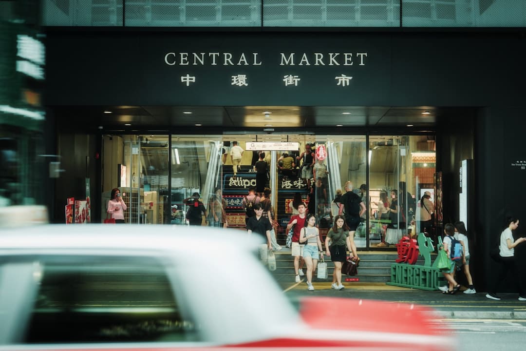 广东深圳机器人6S店推进机器人走向日子场景